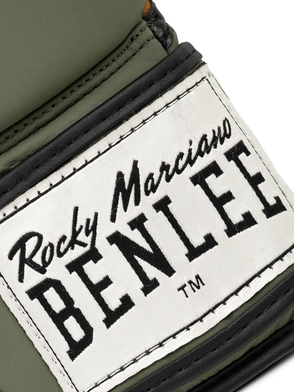 Nahaufnahme des edlen Leders und des Vintage-Looks der EVANS Boxhandschuhe