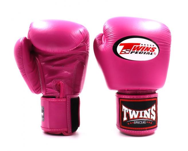 Dark Pink BGVL 3 Damen Boxhandschuhe nebeneinander platziert.