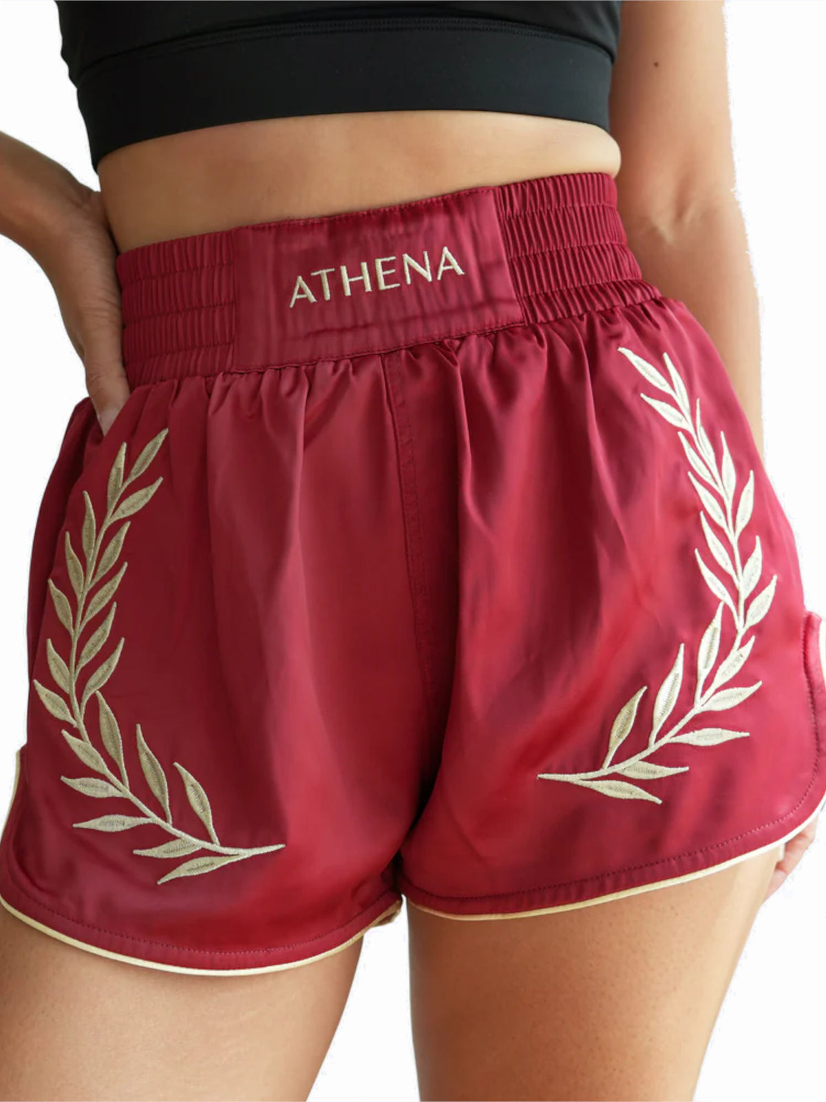 Athena Damen Muay Thai Shorts in Rot, speziell für weibliche Körperform, Ansicht vorne