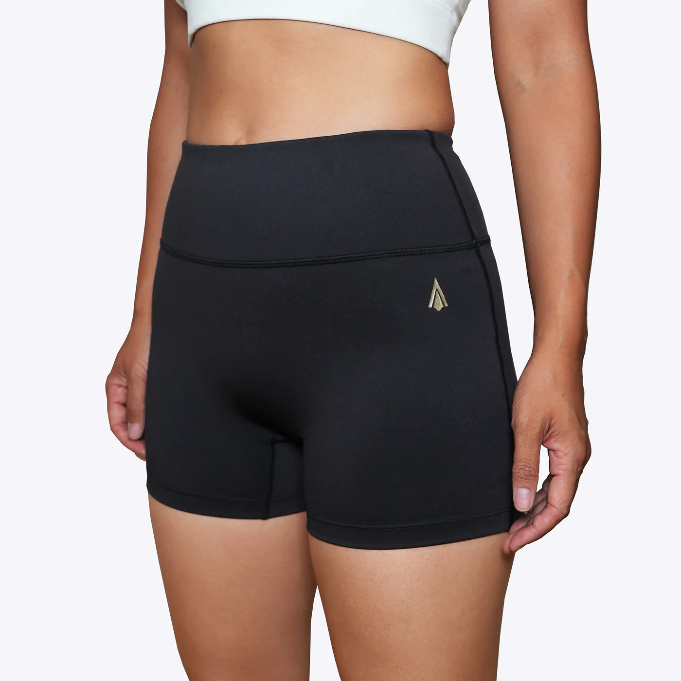 Nerio Muay Thai Shorts Damen Schwarz, passend für Performance und stylisches Auftreten