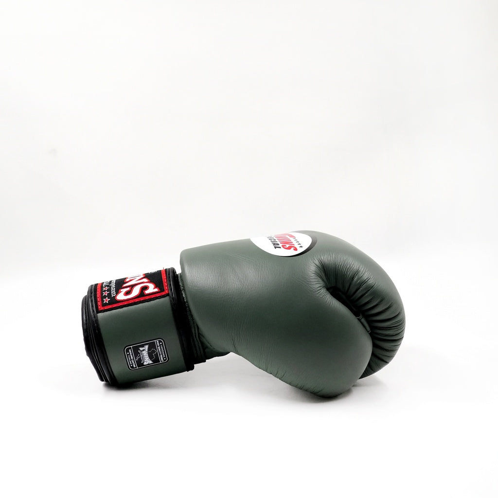 Detailshot der Kontur und Formgebung der BGVL 3 Damen Handschuhe in Olive