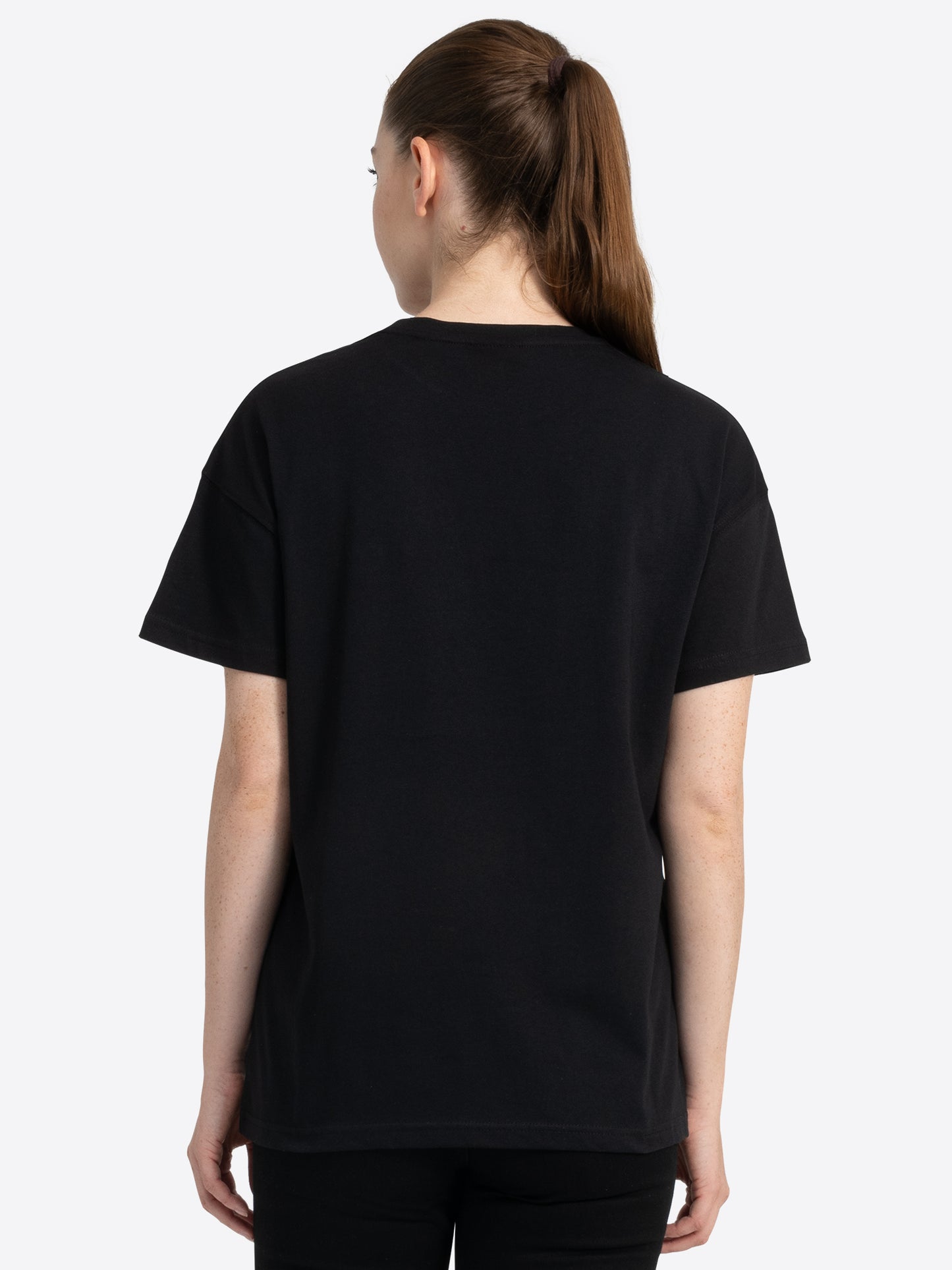 Rückansicht des LILLY Shirts Schwarz, ideal für lässigen Sport-Lifestyle