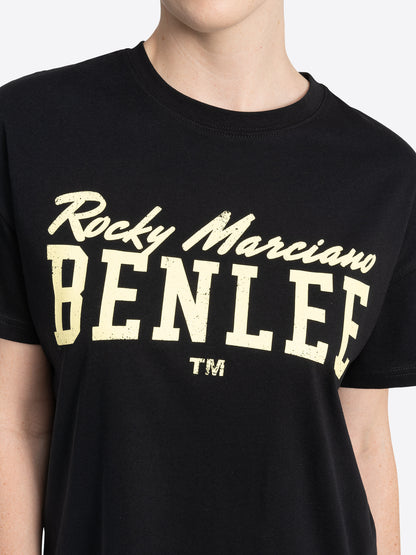 Nahaufnahme des Rundhalsausschnitts des Oversize Shirts