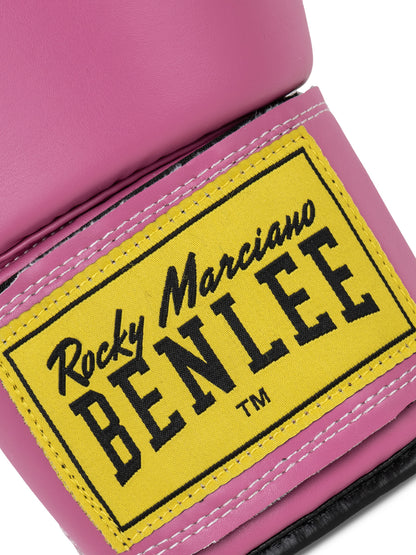 Detailaufnahme des breiten Klettverschlusses der RODNEY Boxhandschuhe für Stabilität