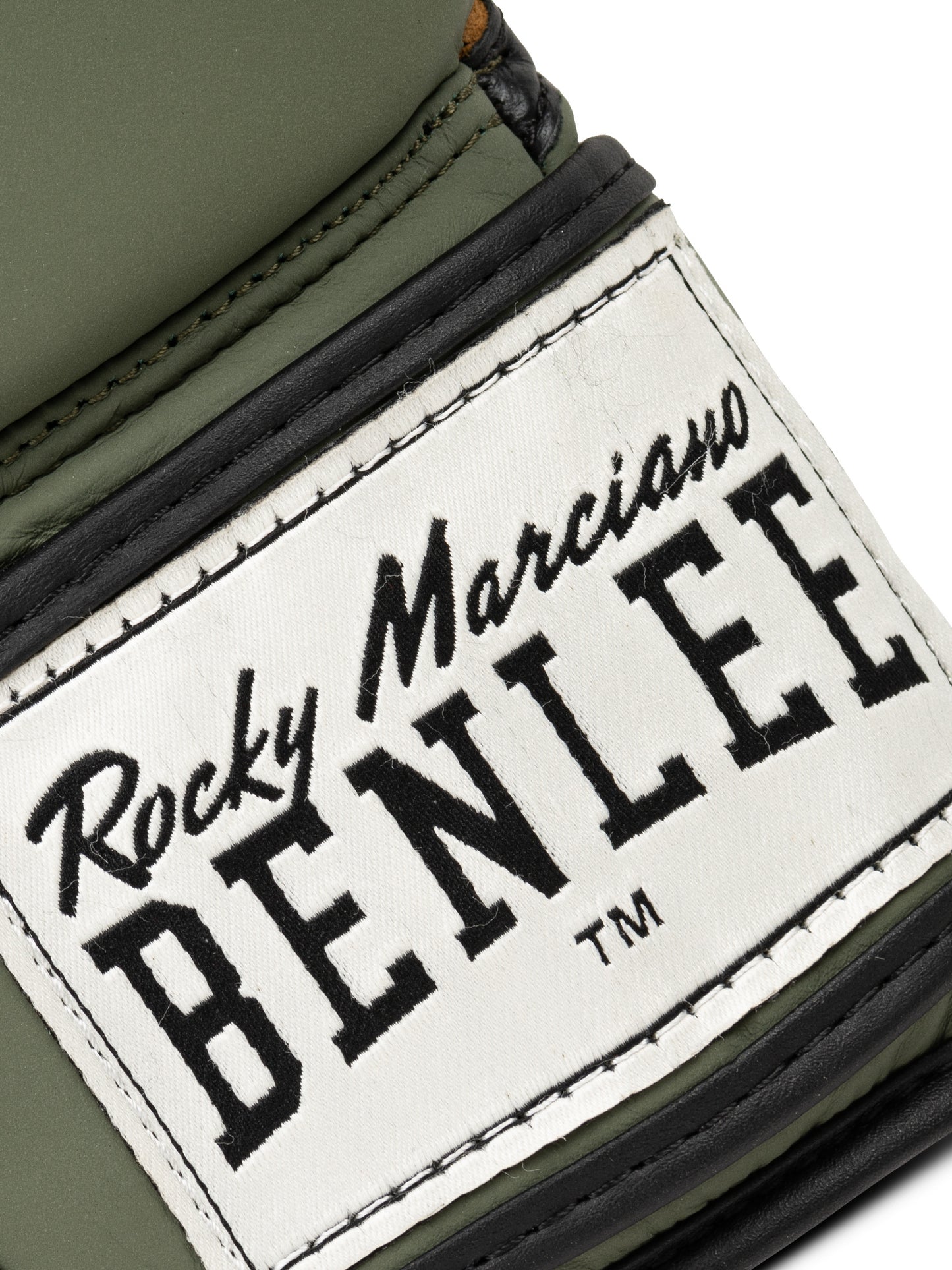 Nahaufnahme des edlen Leders und des Vintage-Looks der EVANS Boxhandschuhe