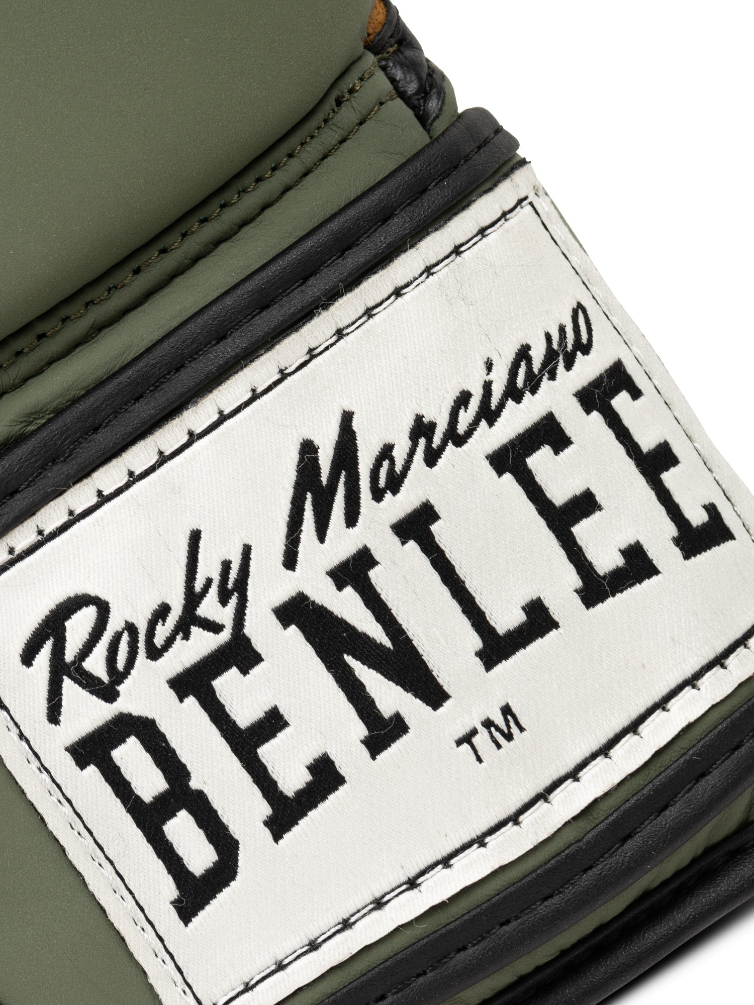 Nahaufnahme des edlen Leders und des Vintage-Looks der EVANS Boxhandschuhe