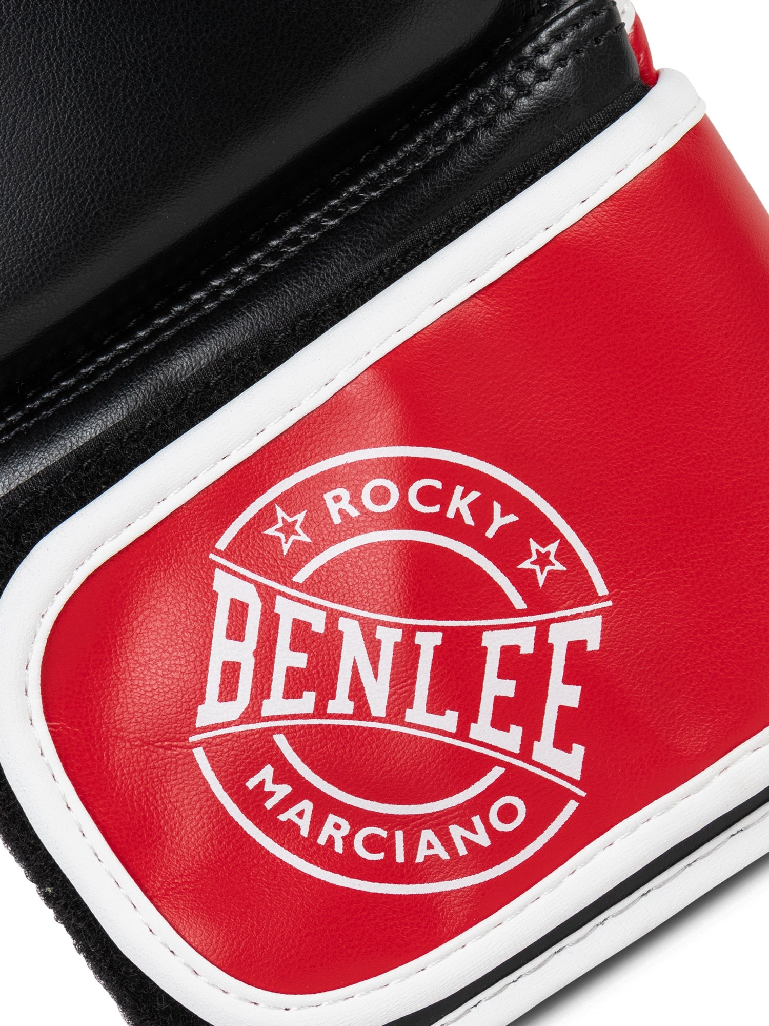 Nahaufnahme des strapazierfähigen Klettverschluss der CARLOS Handschuhe