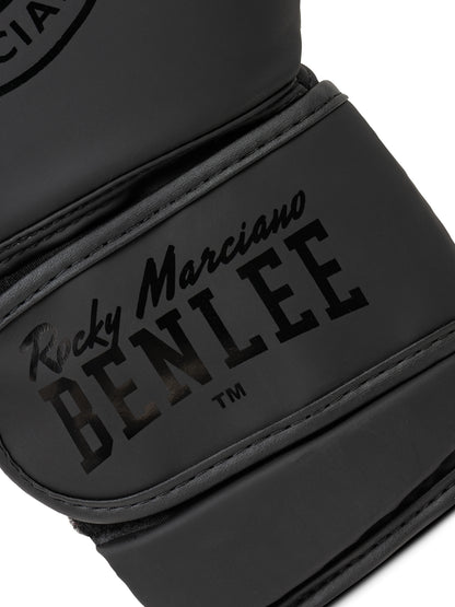 Nahaufnahme des Kunstledermaterials der NERO Boxhandschuhe mit modernem Design