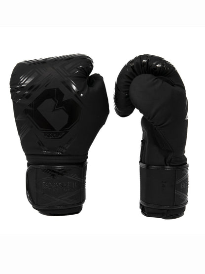 Schwarze BFG Alpha Black Damen Boxhandschuhe frontal auf hellem Hintergrund