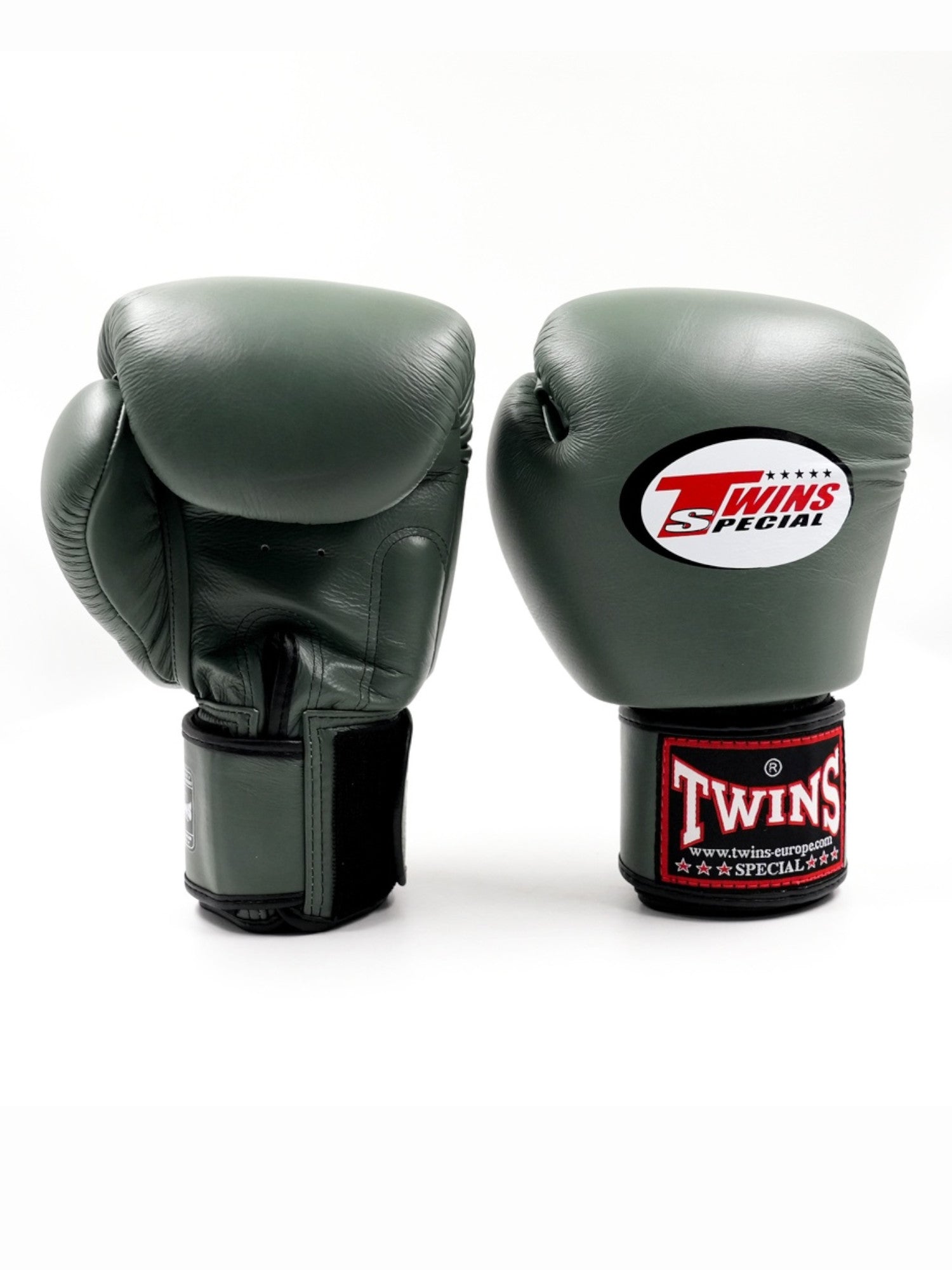 Olivefarbene BGVL 3 Damen Boxhandschuhe Ober- und Unterseite auf hellem Hintergrund